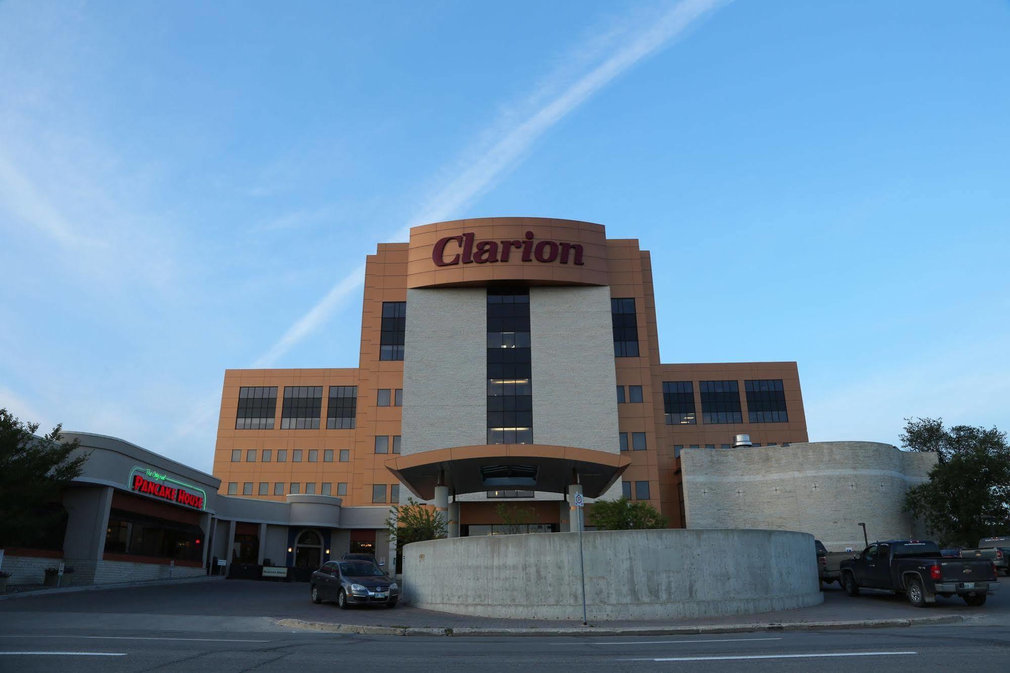 Clarion Hotel & Suites Winnipeg Exterior photo